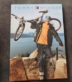Man met fiets - preppy style - Tommy Hilfiger, Verzenden, 1980 tot heden, Ongelopen, Overige thema's