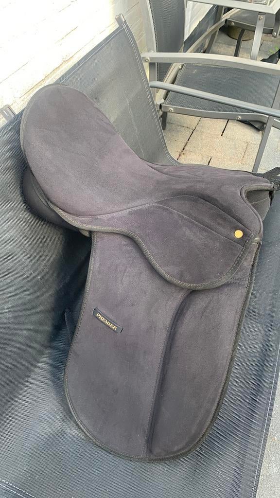 Saddle premiere clarino dre 17,5 inch, Ophalen of Verzenden, Zo goed als nieuw