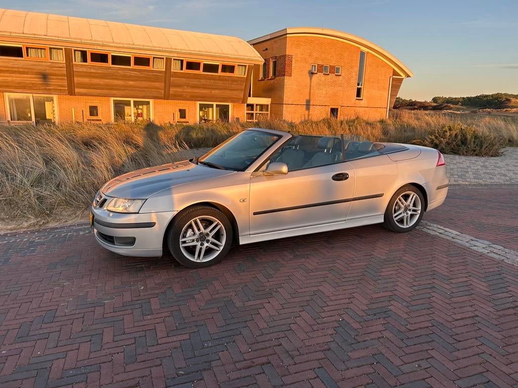 Saab 9-3 2.0 T Cabrio AUT 2005 LPG G3 nieuwe instal APK jan., Auto's, 4 cilinders, Cabriolet, 4 stoelen, Grijs