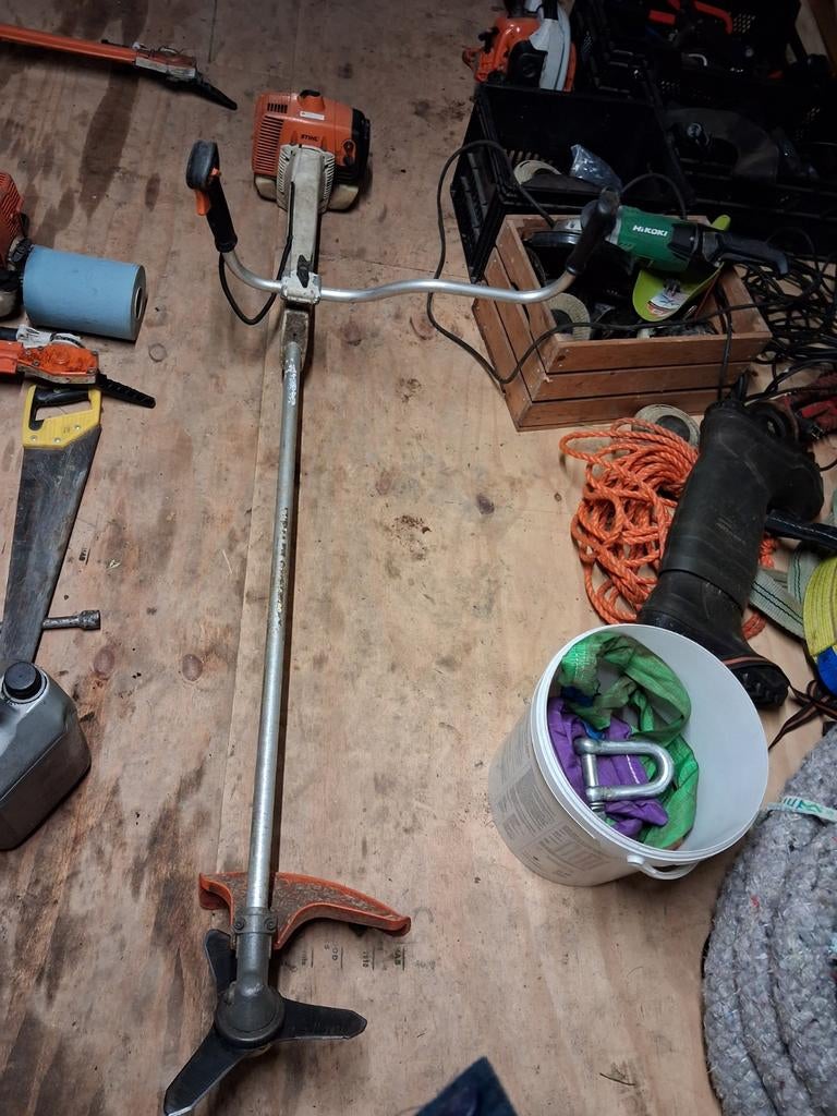 Stihl bosmaaier, Ophalen, Benzine