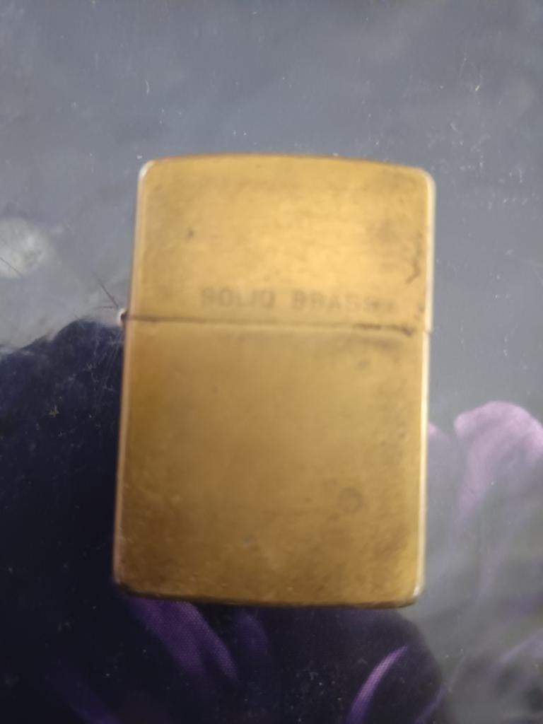 Oude zippos. Goud en zilverkleurig, Verzamelen, Rookartikelen, Aanstekers en Luciferdoosjes, Ophalen of Verzenden, Sigarenbandjes