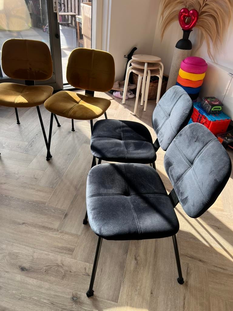 4 velvet eetkamer stoelen oker en zwart Kwantum, Huis en Inrichting, Stoelen, Ophalen, Gebruikt, Zwart, Velvet