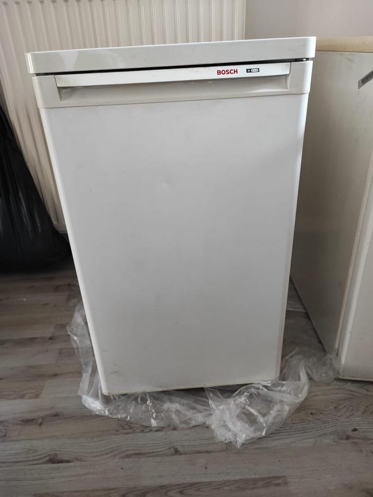 Koelkast (AEG) en vriezer (Bosch), Witgoed en Apparatuur, Koelkasten en IJskasten, 85 tot 120 cm, Gebruikt, 200 liter of meer