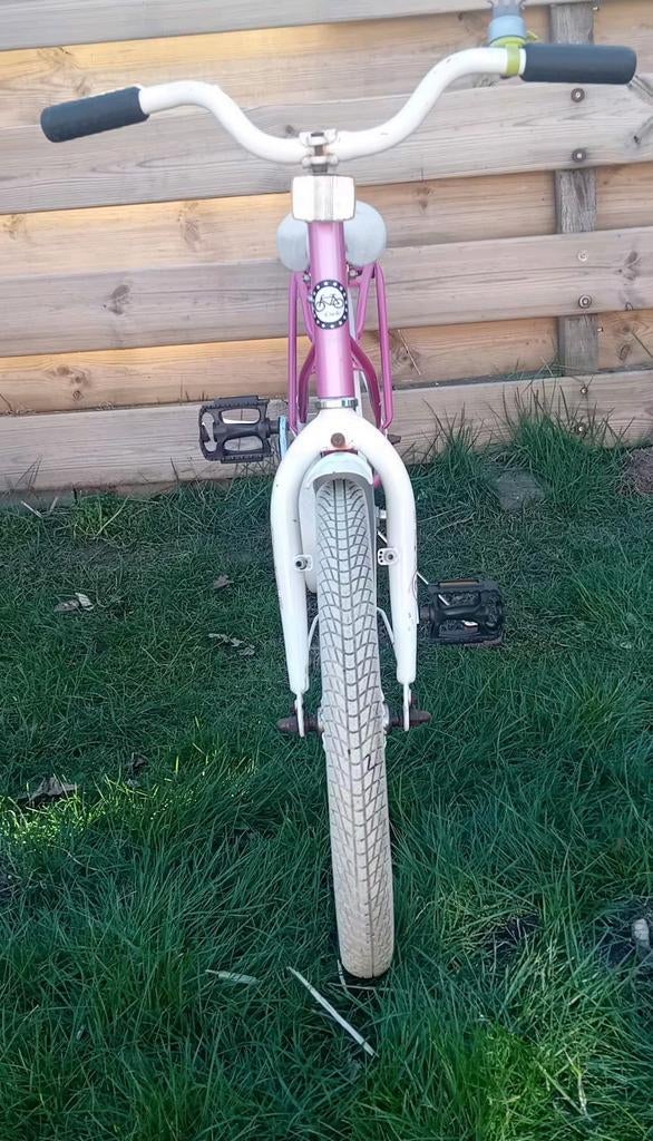 Roze 2cycle meisjesfiets 18 inch - Nagekeken en fietsklaar, Terugtraprem, Gebruikt, 18 inch, Ophalen
