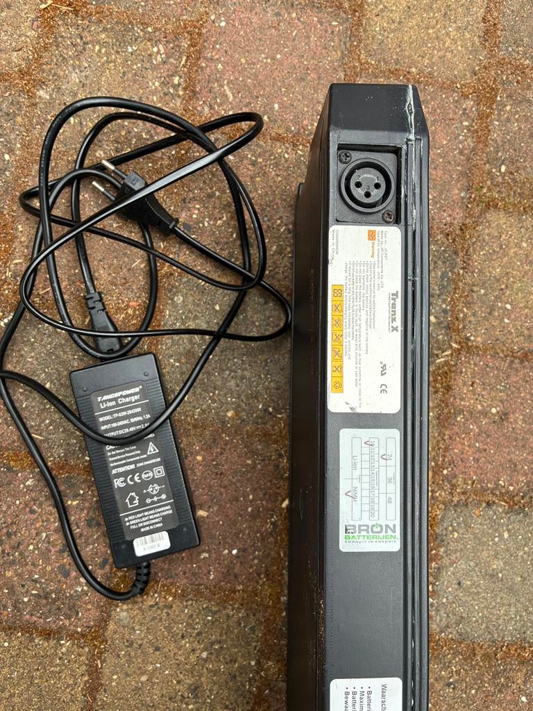 Tranzx batterij 9ah met lader, Fietsen en Brommers, Ophalen of Verzenden, Gebruikt