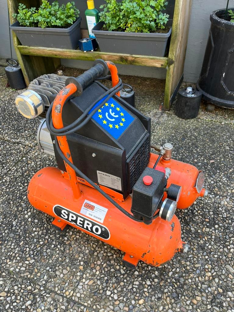 Compressor merk spero, Doe-het-zelf en Verbouw, Compressors, Minder dan 25 liter, Ophalen of Verzenden, Zo goed als nieuw, Minder dan 200 liter/min