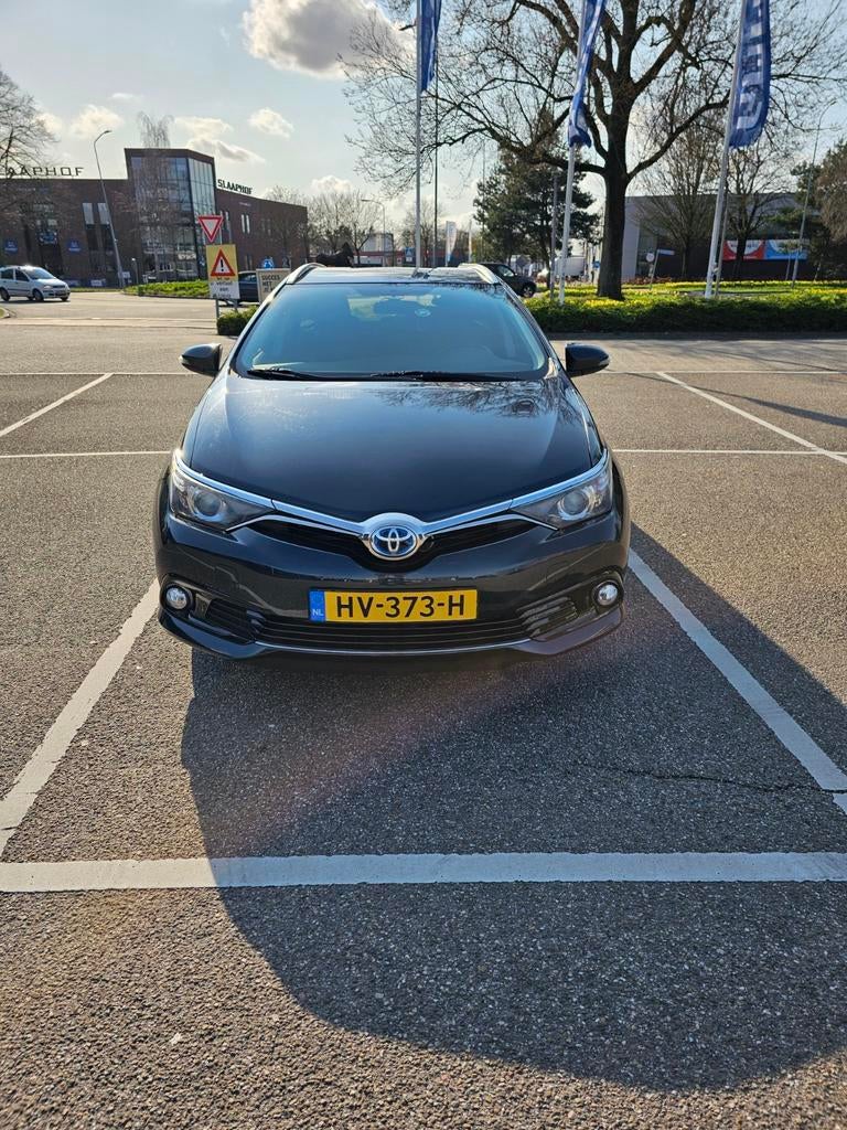 Toyota Auris 1.8 Hybrid Touring Sports CVT 2015 Grijs, Auto's, Toyota, 28 km/l, 345 kg, Origineel Nederlands, Te koop