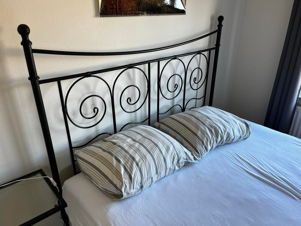 Ikea tweepersoons stalen bed 160x200 met matras en topper, Ophalen, Gebruikt, Zwart, Tweepersoons