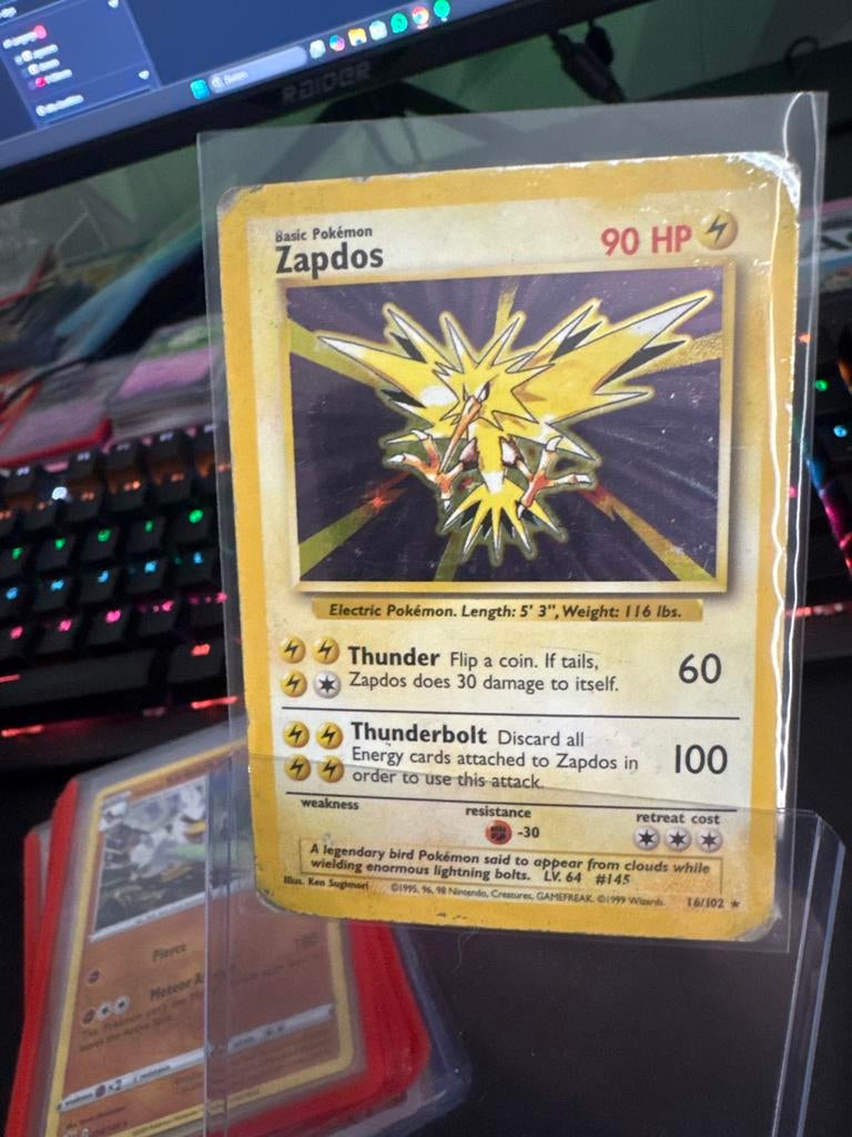 Pokémon Zapdos 1995 16/102, Hobby en Vrije tijd, Verzamelkaartspellen | Pokémon, Ophalen of Verzenden, Gebruikt, Losse kaart, Foil