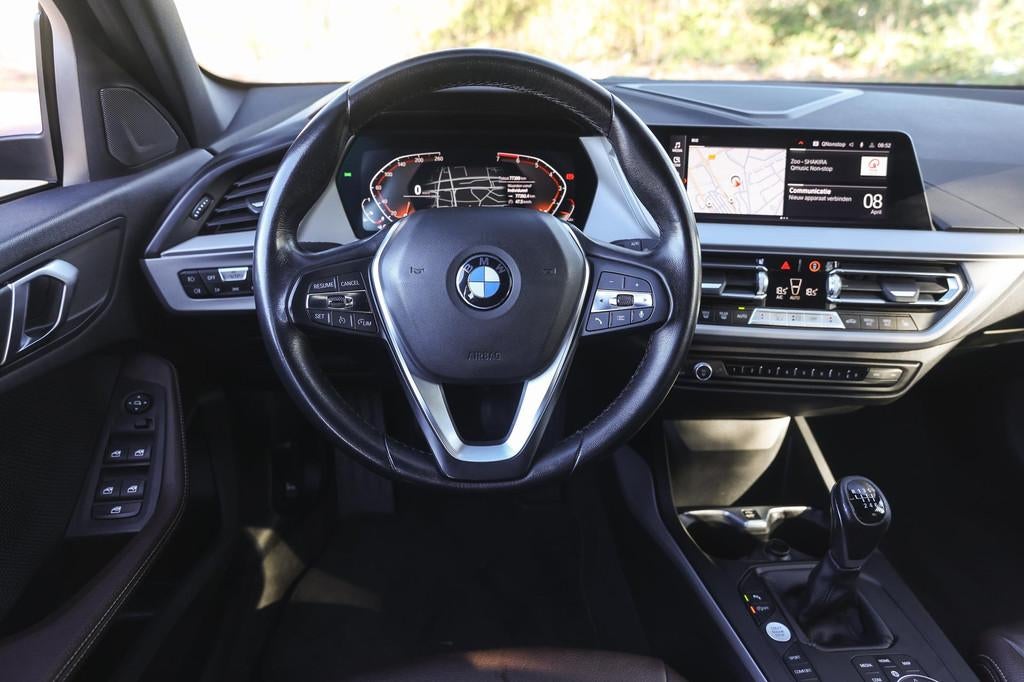 BMW 1 Serie 116i High Executive / Stoelverwarming / LED / Ge, 12 maanden, Gebruikt, Lederen bekleding, Zwart