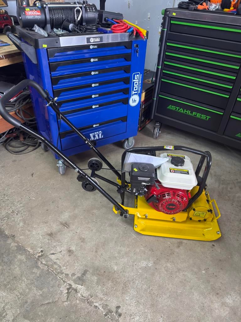 Trilplaat benzine met rubber mat nieuw tuinaanleg hovenier, Ophalen, Nieuw