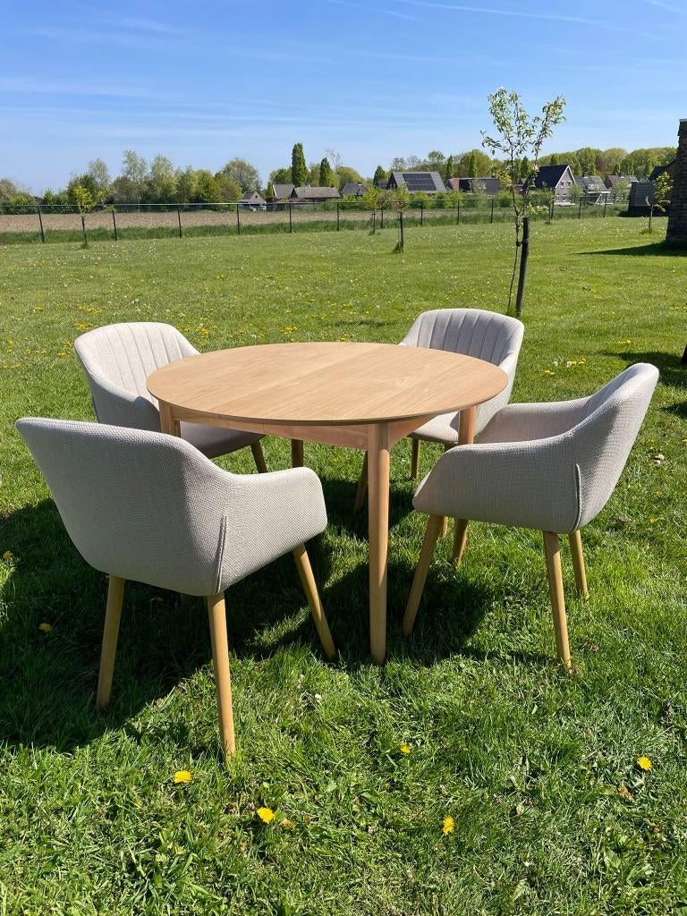Jysk Eethoek: Uitschuifbare tafel MARSTRAND 4 stoelen ADSLEV, Huis en Inrichting, Tafels | Eettafels, Ophalen, Gebruikt, Eikenhout