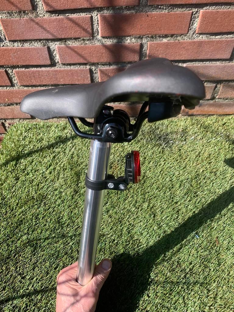 Nieuw Fietszadel met zadelpen(voor vervangen van kapot zadel, Ophalen, Nieuw