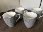 Set van 4 Zwart-Witte Mugs met Diverse Patronen, Huis en Inrichting, Keuken | Servies, Keramiek, Ophalen of Verzenden, Zo goed als nieuw