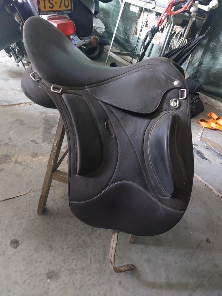 Wintec endurance pro 17" bruin, Dieren en Toebehoren, Paarden en Pony's | Zadels, Ophalen of Verzenden, Zo goed als nieuw, Dressuur