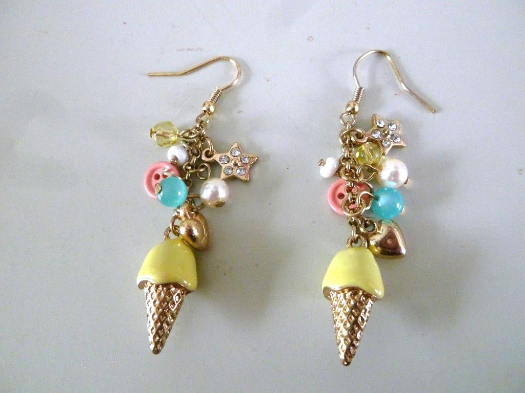 Fraaie kitsch oorbellen ijsje, Sieraden, Tassen en Uiterlijk, Overige materialen, Overige kleuren, Verzenden, Hangers