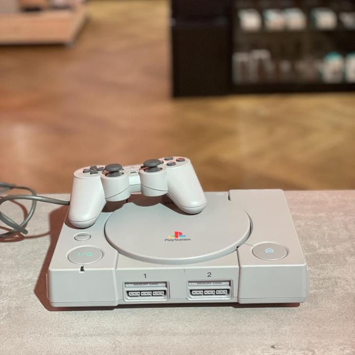Playstation 1 Grijs | Nette staat | Met controller en memory, Spelcomputers en Games, Games | Sony PlayStation 1, Zo goed als nieuw