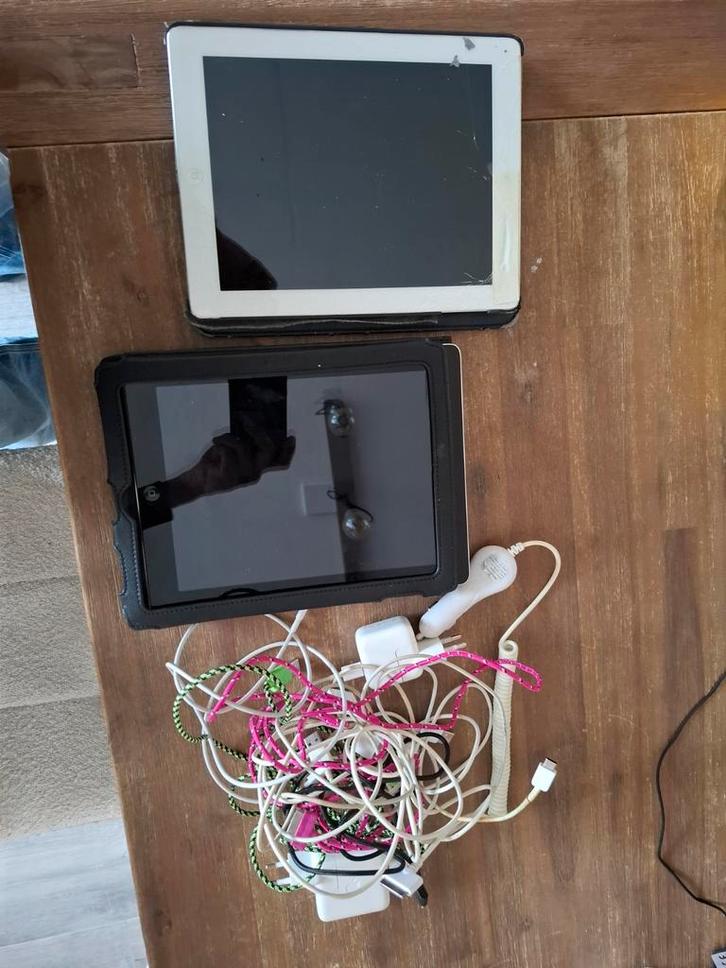 2x Apple iPad 64GB (werken) met diverse oplaadkabels, Computers en Software, Apple iPads, Gebruikt, Apple iPad, 64 GB, Ophalen of Verzenden