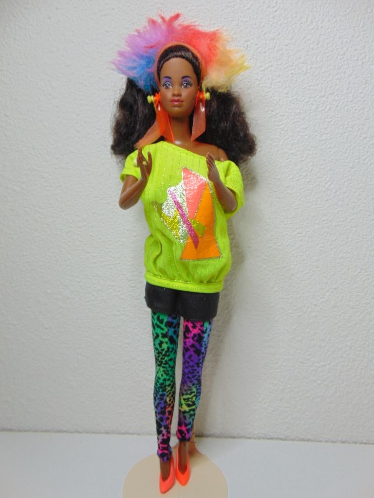 Prachtig compleet Barbie and The Rockers Dee Dee popje, Verzamelen, Poppen, Ophalen of Verzenden, Zo goed als nieuw, Pop