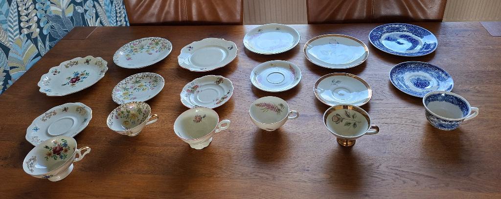 Heel oud! Vintage porseleinen kop en schotels, Ophalen