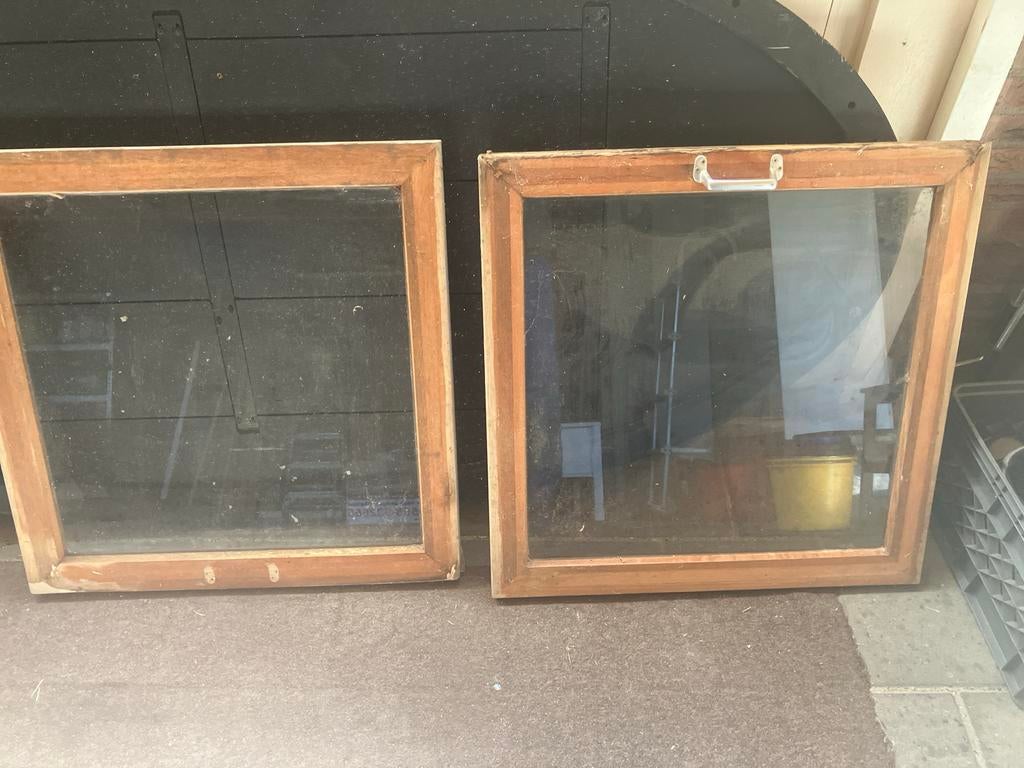 2 hardhouten ramen 70,5x78 cm met enkel glas, Doe-het-zelf en Verbouw, Glas en Ramen, Ophalen, Gebruikt, Gevelraam of Ruit, Minder dan 80 cm