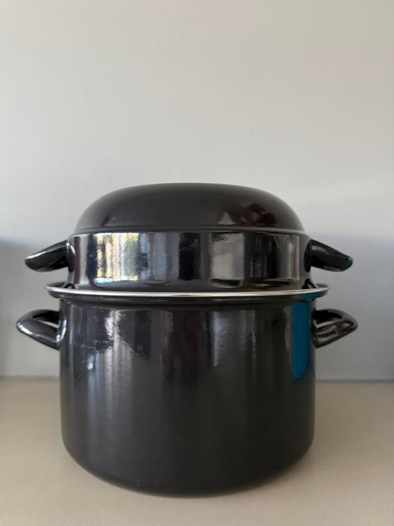 zwarte mosselpan 26,5 cm doorsnee, Huis en Inrichting, Keuken | Potten en Pannen, Ophalen of Verzenden, Zo goed als nieuw, Overige typen