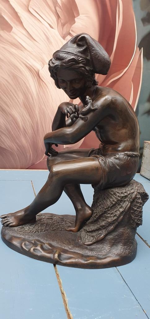 Bronzen beeld van jongen met hagedis, Ophalen