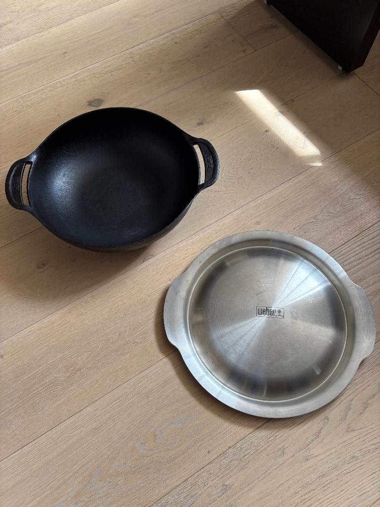 Weber GBS Wok Barbecue BBQ Zwart gietijzer met RVS deksel, Ophalen, Zo goed als nieuw, WEBER