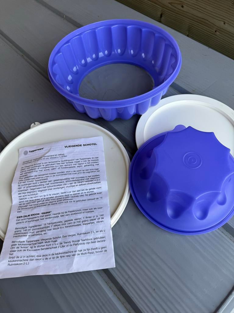 Nieuwe Tupperware Vliegende Schotel - Paarse Puddingvorm, Ophalen of Verzenden, Nieuw, Paars, Bak of Kom