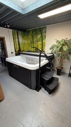 Grote  vierkante houtgestookte jacuzzie /hottub 2.2 m x 2.2, Tuin en Terras, Bubbelbaden en Hottubs, Ophalen of Verzenden, Zo goed als nieuw