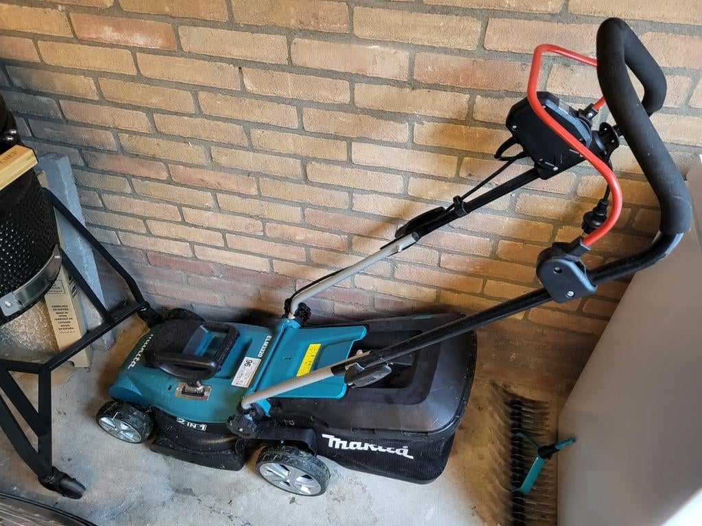 Makita elektrische grasmaaier ELM3320, Tuin en Terras, Grasmaaiers, Ophalen