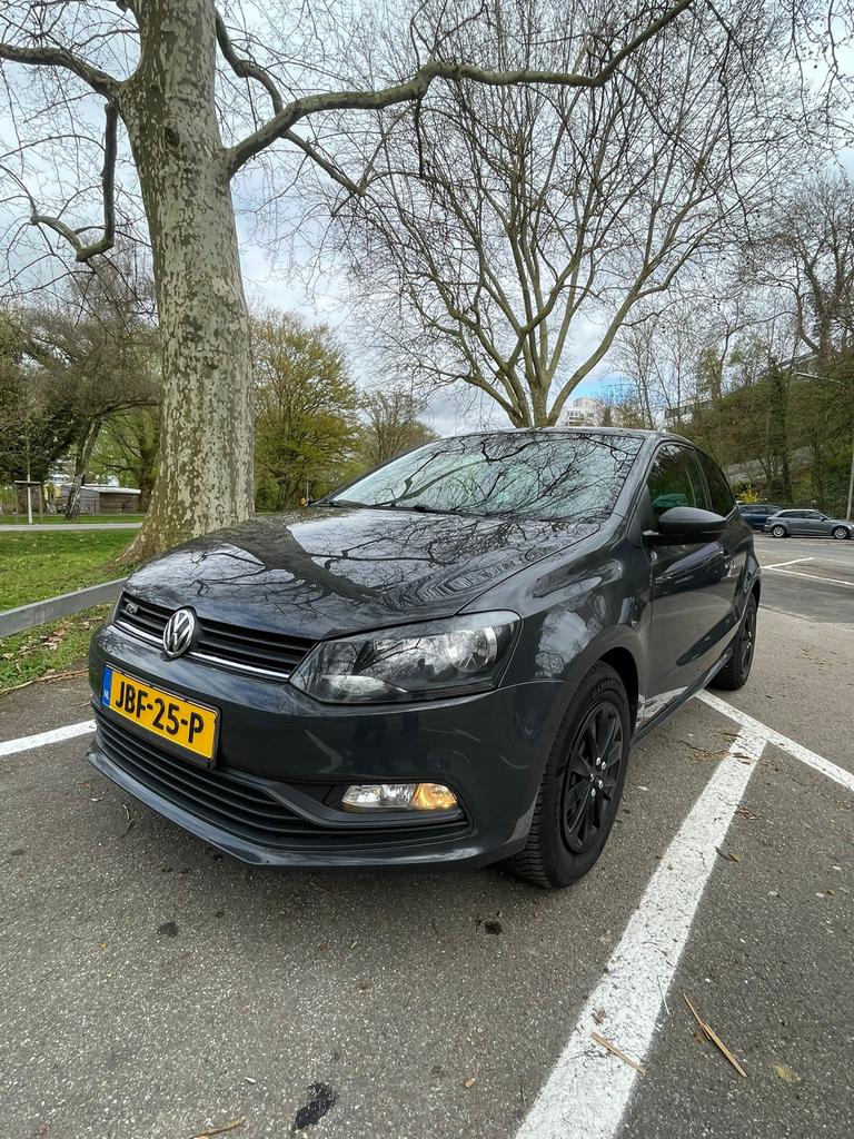 Volkswagen Polo 1.0 MPI 44KW  Grijs, Voorwielaandrijving, Handgeschakeld, Particulier, 3 cilinders