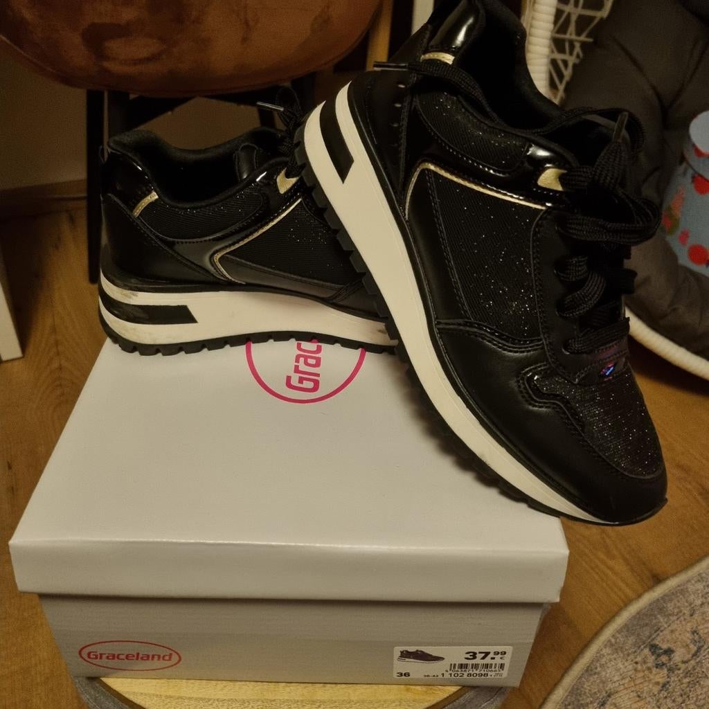 Dames gympen maat 36, Kleding | Dames, Zwart, Ophalen of Verzenden, Van Haren, Sneakers of Gympen