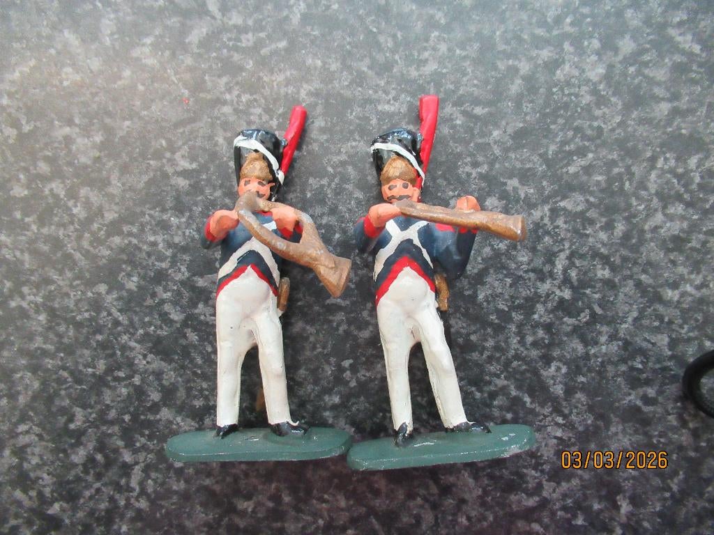2 TINNEN SOLDAATJES MET TROMPET/ TROMBONE -FRANSE GRENADIERS, Hobby en Vrije tijd, Modelbouw | Figuren en Diorama's, Ophalen of Verzenden