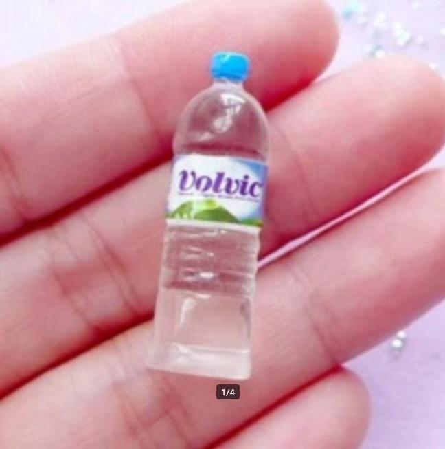 2 flesjes water voor in Uw poppenhuis, Ophalen of Verzenden, Nieuw, Poppenhuis