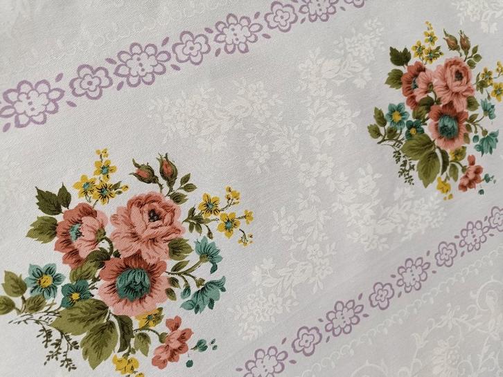 Damast lap stof met roze pastelkleur bloem 100 x 117 (R13), Hobby en Vrije tijd, Stoffen en Lappen, Nieuw, Katoen, 120 cm of meer