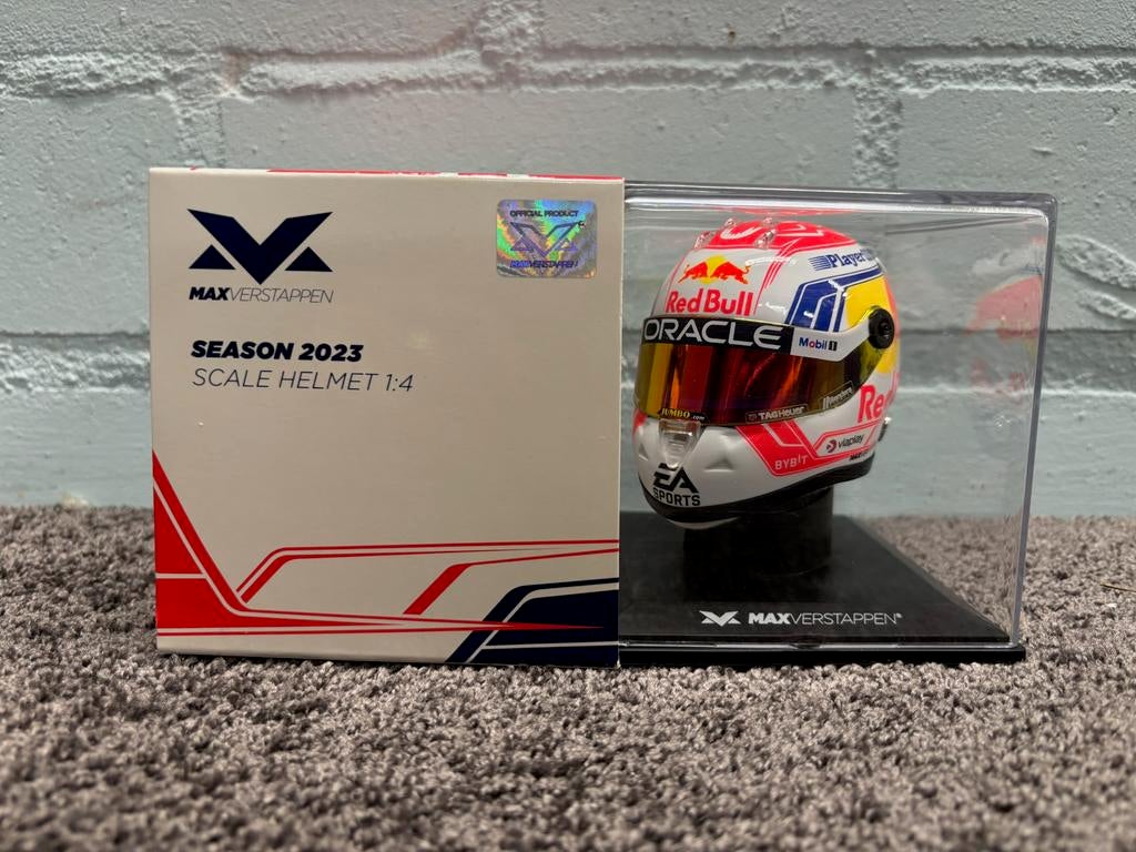Max verstappen helm 1:4 seizoen 2023, Verzamelen, Automerken, Motoren en Formule 1, Ophalen of Verzenden, Zo goed als nieuw, Formule 1