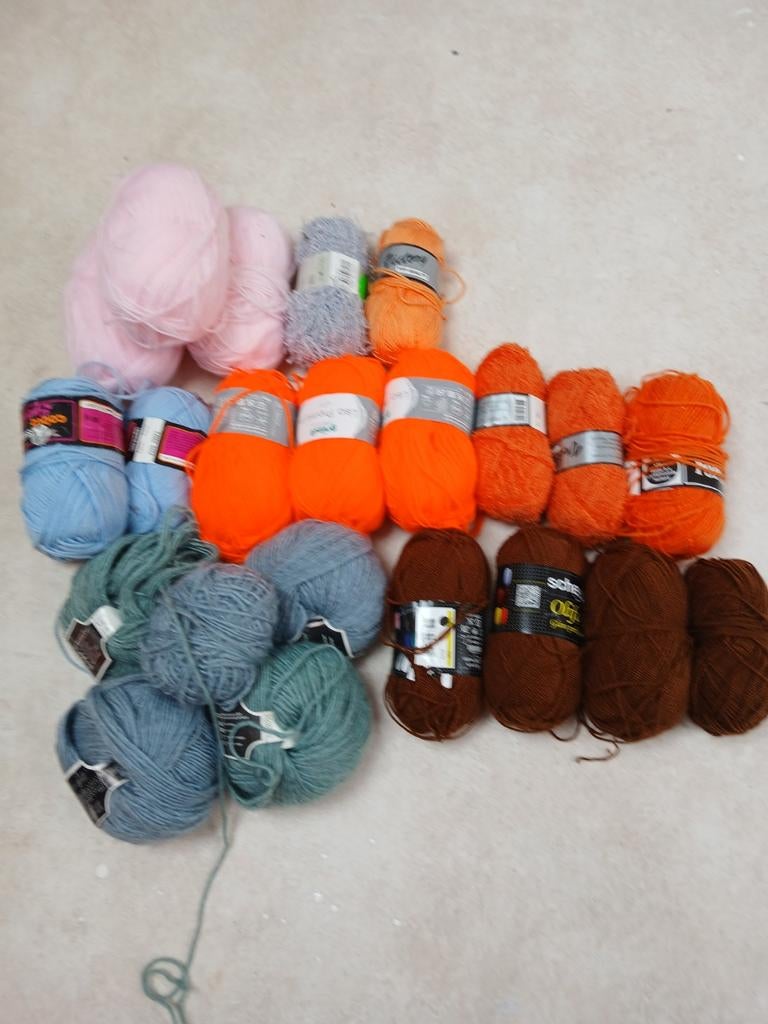 Partij breiwol in verschillende kleuren € 12,00, Ophalen of Verzenden, Nieuw, Breien of Haken, Wol of Garen