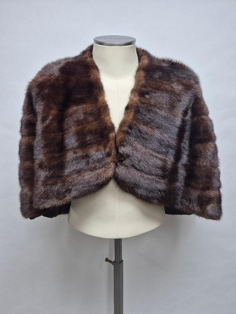 Prachtige omslag cape van echte Nerts. Echt bont top!, Ophalen of Verzenden, Zo goed als nieuw, Maat 42/44 (L), Sjaal