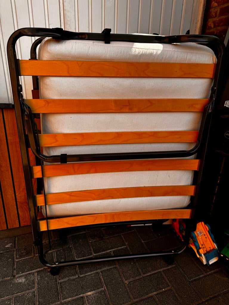 Opvouwbaar logeerbed met matras, Ophalen, Gebruikt, Eenpersoons, Zwart