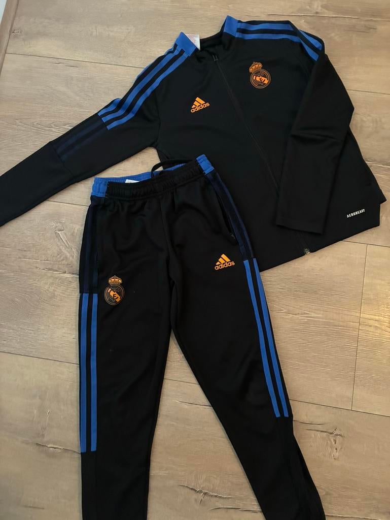 Adidas trainingspak 9/10 jaar, Ophalen of Verzenden, Zo goed als nieuw, Jongen of Meisje, Sport- of Zwemkleding
