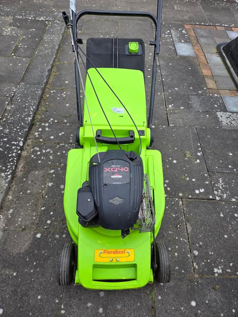 Florabest Briggs & Stratton grasmaaier benzine 40 cm, Ophalen, Florabest, Zo goed als nieuw, 40 t/m 49 cm