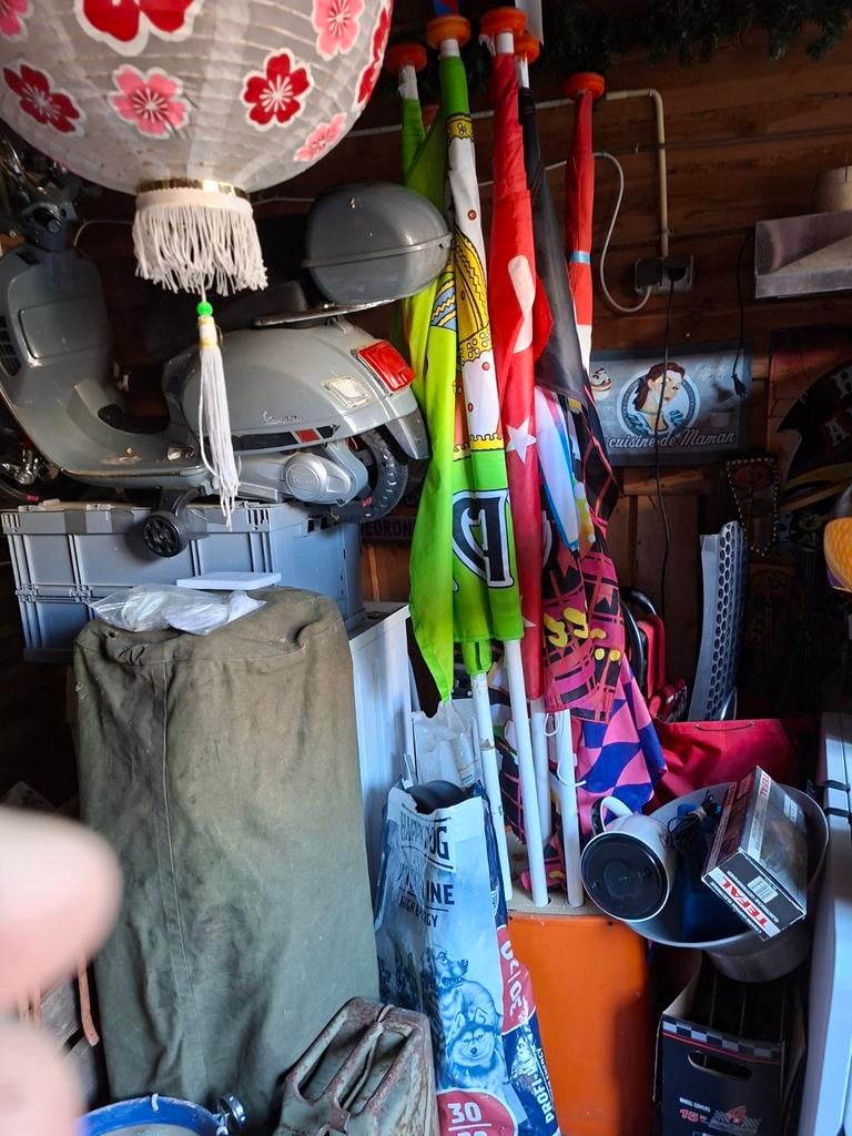 GARAGE SALE OP KONINGSDAG, Diversen, Rommelmarktspullen, Ophalen of Verzenden, Gebruikt