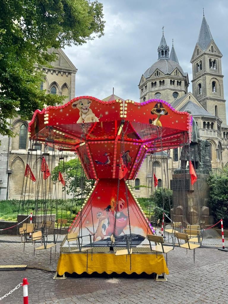 Zweefmolen Kinder attractie te huur verhuur kermisattractie, Hobby en Vrije tijd, Feestartikelen | Verhuur, Ophalen