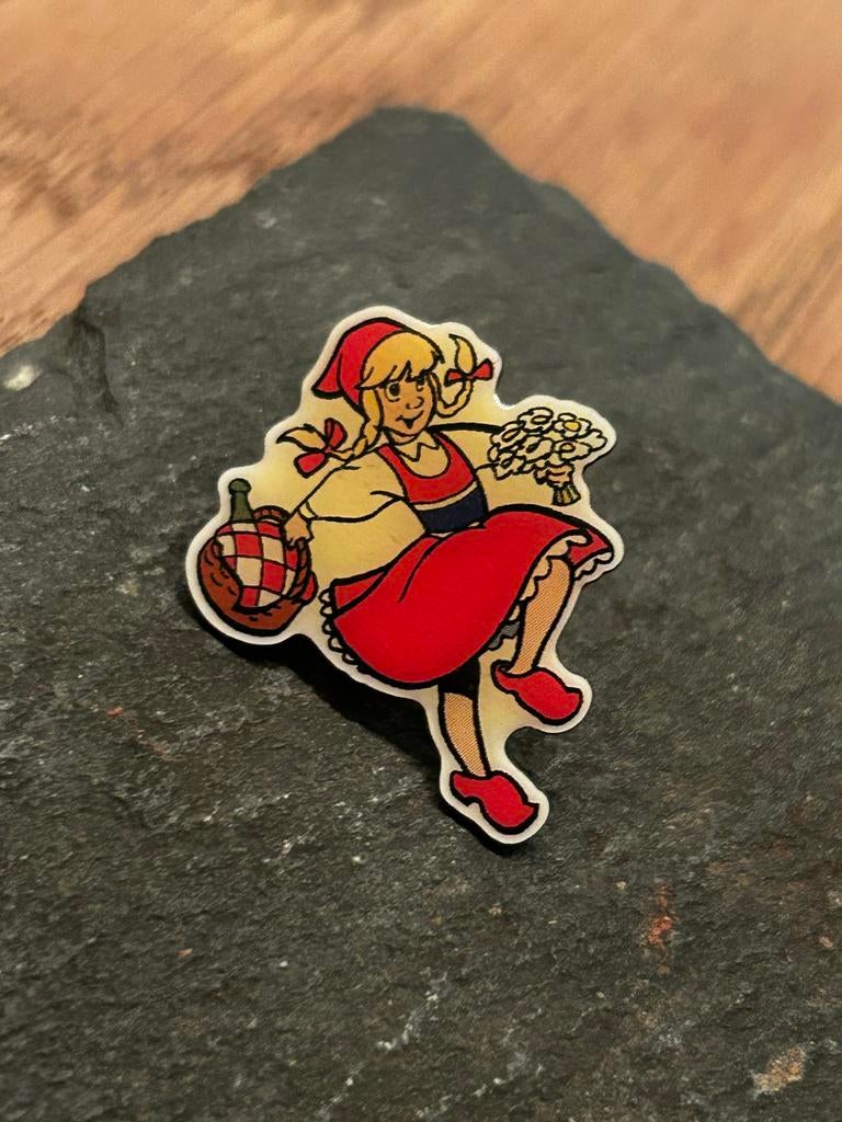 Efteling Roodkapje Pin - Speldje, Ophalen of Verzenden, Zo goed als nieuw, Figuurtje, Speldje of Pin