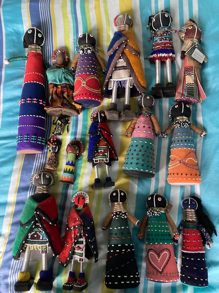 Lot Ndebele poppen zuid Afrika, Verzenden