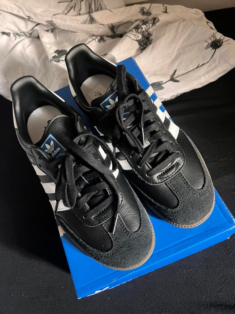 Adidas samba og sneaker Nieuw, Sport en Fitness, Korfbal, Ophalen of Verzenden, Zo goed als nieuw, Schoenen