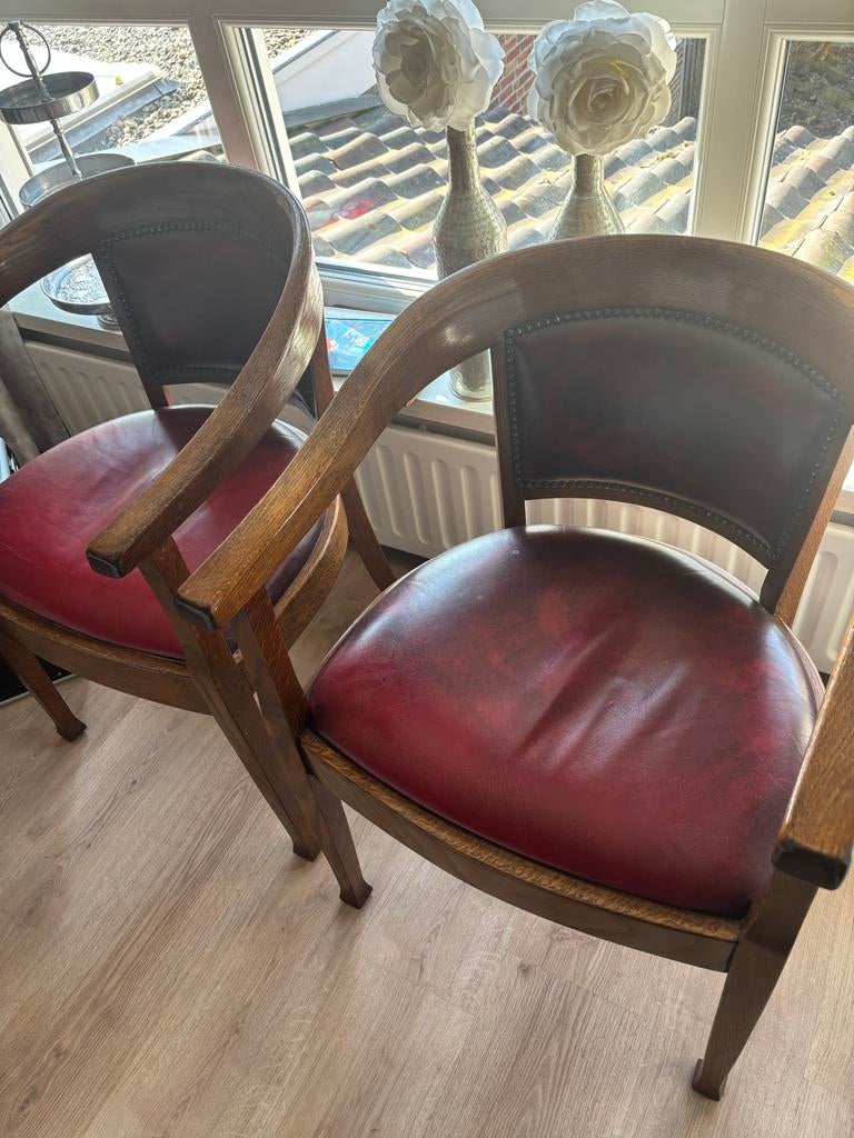 2 mooie stoeltjes - Houten stoelen met rood leer, Huis en Inrichting, Stoelen, Twee, Ophalen of Verzenden, Zo goed als nieuw, Rood