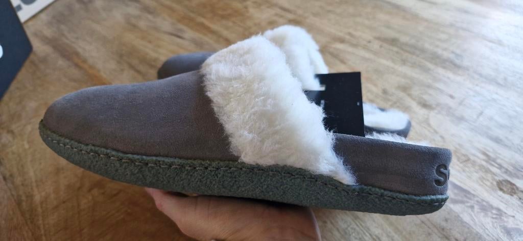 NIEUW met kaartje. SOREL Pantoffels. Maat 39 (40 op kaart), Kleding | Dames, Schoenen, Nieuw, Sorel, Ophalen of Verzenden, Pantoffels of Sloffen