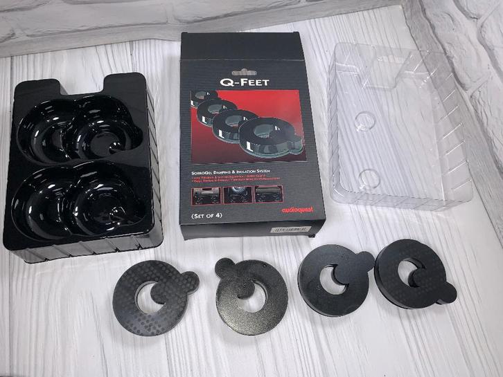 Vibration isolation audioquest q feet rack absorbers, Audio, Tv en Foto, Accu's en Batterijen, Gebruikt, Oplaadbaar, Verzenden